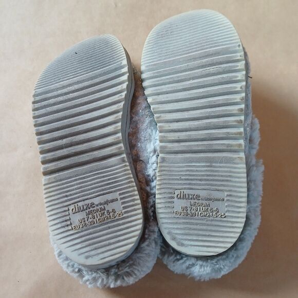 Dluxe By Dearfoams Faux Fur Slippers Ice Blue Sequins Size 7-8 - Picture 6 of 8